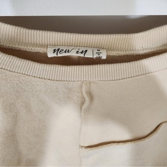 New In Cropped Sweater - Picture 3 of 3